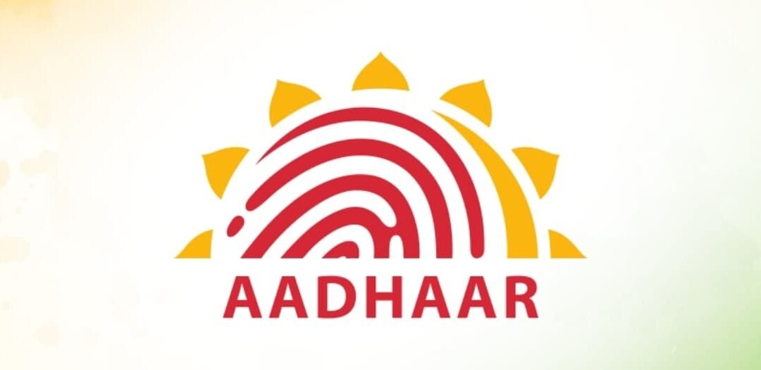 આધાર એપ ધરાર ઇન્સ્ટોલ કરાવવાની કોશિશ!